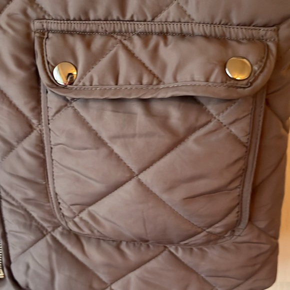 Thread and Simply Vest - Picture 2 of 4